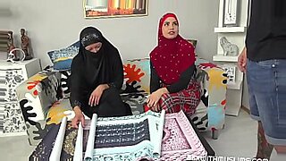 czech muslim bitch valentina ross in niqab has problem in her bathroom