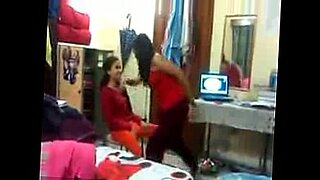 indian college girls hostel lesbian3