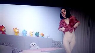 fantasyhd sexy girl gets her pussy wet for her man