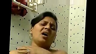 indian lovers bathing hot