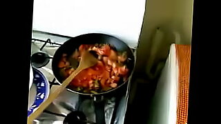 sexy-girl-cooking