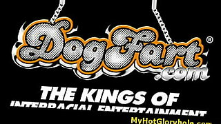 le-paga-a-su-prima-para-cogersela-incesto-porno
