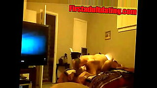 madre-encuentra-a-su-hijo-pajeandose-y-follan-xvideos