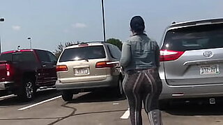 big jiggly spandex booty candid