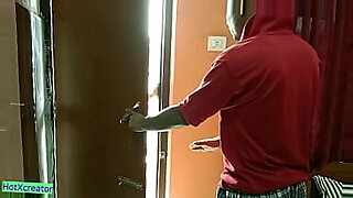 video-porno-milf-con-sudadera-azul-en-el-balcon