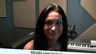 mujer-chupa-2-pijas-casero-xvideos