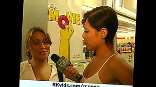 convence-a-la-masajista-para-que-la-masturbe-xxx-lesbiana