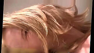 2-viejos-con-una-jovencita-xnxx