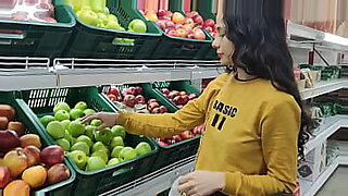 madremadura-juega-con-la-polla-grande-de-su-hijo