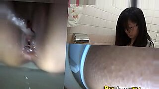 las gets sucked by stranger in public toilet