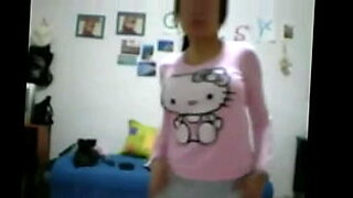 video-tres-chicas-se-desnudan-por-webcam