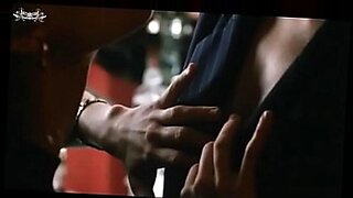 indian aunty try to sex small guy from movie