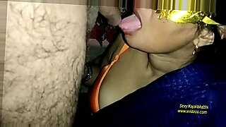 milf-masturbada-con-dildo-por-el-culo-tiene-orgasmo