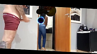 porno-ella-le-da-por-el-culo-con-arnes