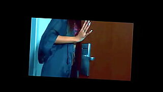 mujer-milf-es-enculada-en-una-orgia-casera