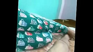 abuelo-desvirga-a-su-nieta-adorable-porno