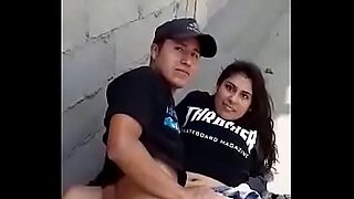 chica se masturba con mazorca de maiz