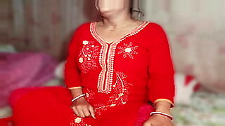 indian aunty in red saree sex scandal