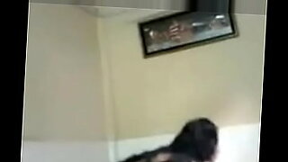 novia-morocha-la-encontre-con-otros-teniendo-sexo