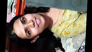 asiatica-madura-lesbiana-obliga-a-follar-a-joven