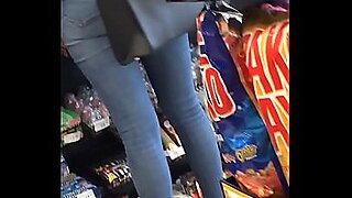 mujer se masturba en el supermercado