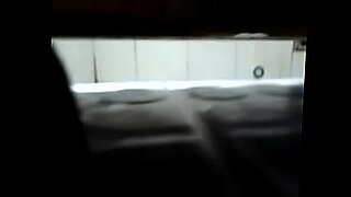 bokep pissing in public rest room