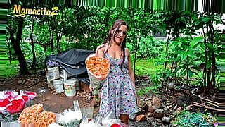 pollerona teniendo sexo con su pollera y todo