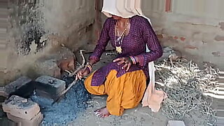 milf-masturbada-con-dildo-por-el-culo-tiene-orgasmo