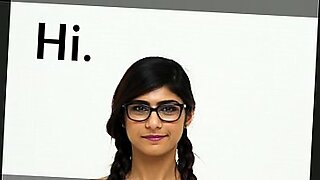 horny mia khalifa