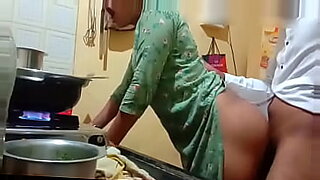 anak cum dalam vagina ibu tiri di dalam hotel