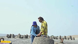 casada-bollera-masturba-cono-a-jovencita-y-marido-miron