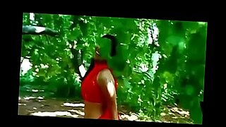 chavita-tetona-desnudandose
