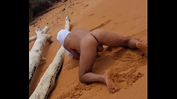 bem dotado na praia