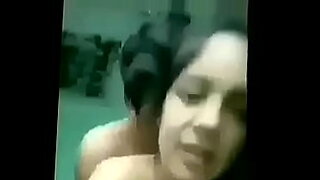 despierto-a-mi-madre-tetona-chupando-su-chochito-porno-incesto