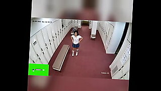 hombre desnudo lo visita estudiante uniforme porno