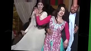 mujra dance showing her big boob