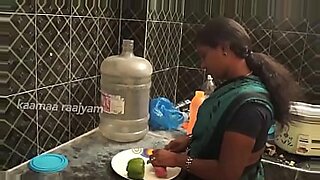 chavita-tetona-desnudandose