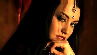 suicidegirls-deelincoln-photo-deedee-sofa-striptease