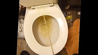 hijap toilet pee