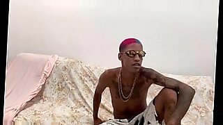 porno-mama-ayyda-a-hijo-con-subtitulo