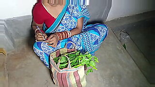 tamil 45yr village old aunty saree blouse boob sex videos pussy