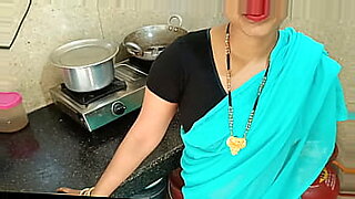 british-mature-is-masturbating-on-the-sofa-porn