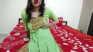 sexy paki girl with pot in hindi audio venom