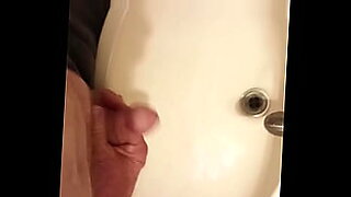 russian girl masturbate wc