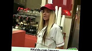 gif-chica-con-plug-anal-de-cola-teniendo-sexo
