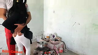 madre-encuentra-a-su-hijo-pajeandose-y-follan-xvideos