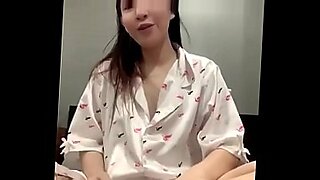 cute 18 year old korean girl gives her first blowjob