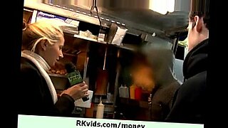 noelleeastonxxx-young-son-creampies-his