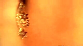 amateur-latina-brunette-milf-hairy-pussy-dancing-anal-plug