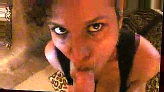 camgirl-outdoor-caught-masturbating